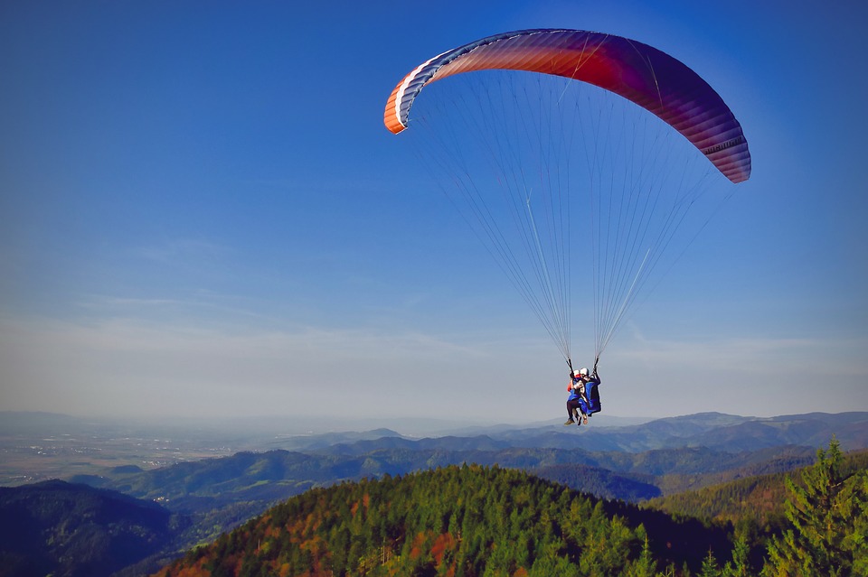 paragliding-3338748_960_720.jpg