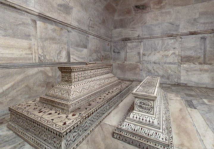 Tombs of Mumtaz Mahal and Shah Jahan.jpg
