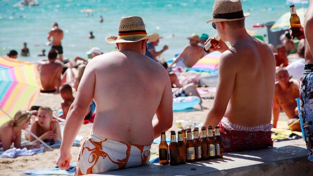 manche-urlauber-trinken-am-ballermann-gerne-auch-mal-ein-bier-mehr-.jpg