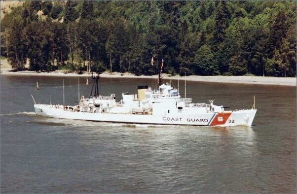 USCGC_Campbell_(WHEC-32)_underway_in_1982.jpg