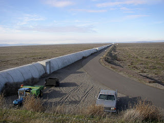 800px-Northern_leg_of_LIGO_interferometer_on_Hanford_Reservation.JPG