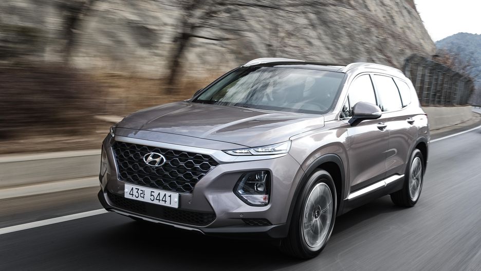 2019-hyundai-santa-fe-drive-3.jpg