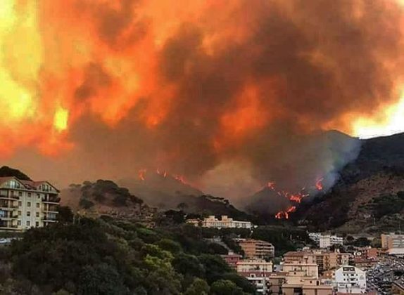 incendio-messina-10-luglio-2017-14-574x420.jpg