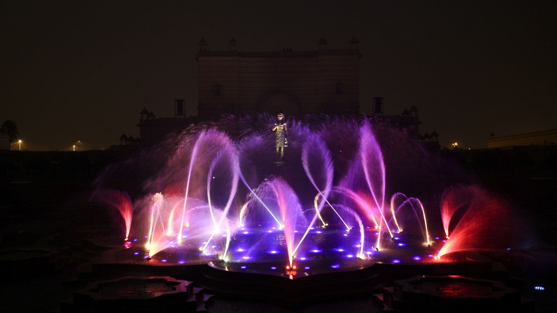 Akshardham-NewDelhi-Watershow-10-1800x1012.jpg