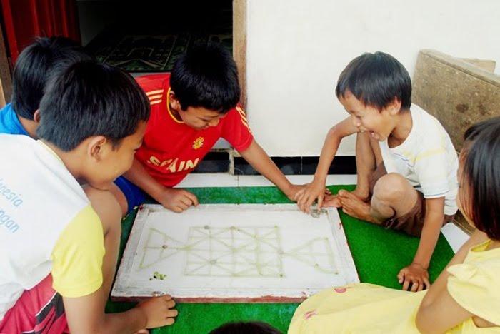 Permainan-Tradisional-Anak-Indonesia-yang-Terlupakan_Dam-daman.jpg
