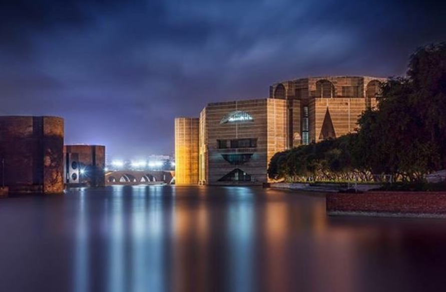 Evening National Parliament House, Cloud in the sky with amazing lighting.png