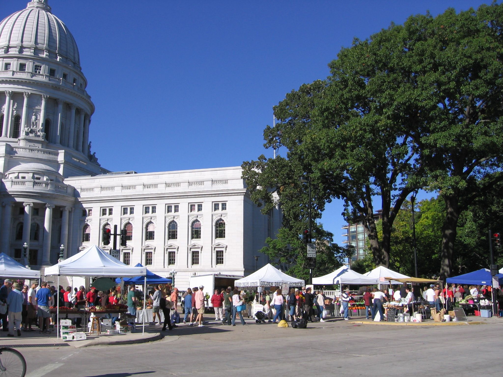 Dane_county_farmers_market.JPG