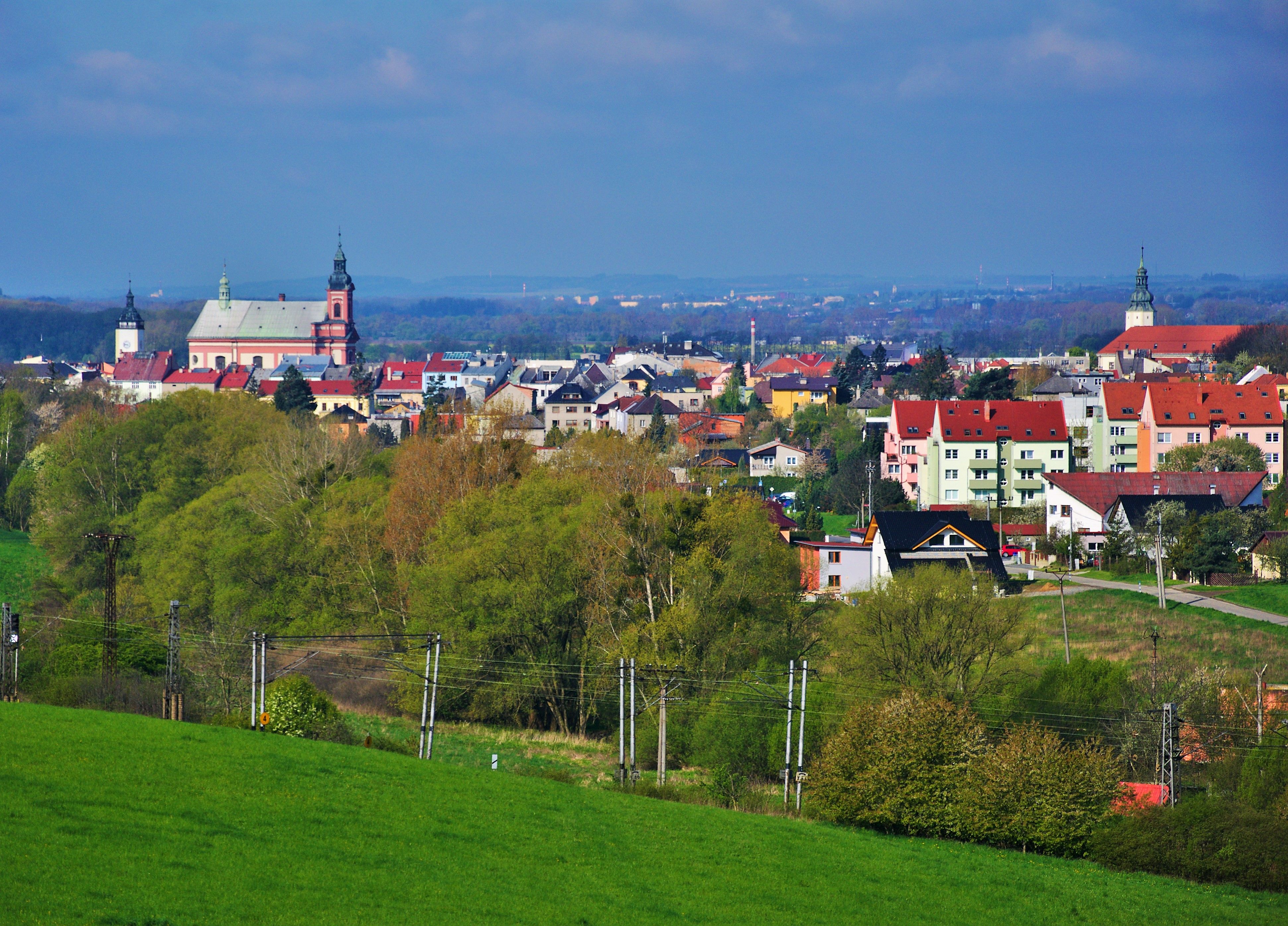 Pohled_na_město_od_lokality_U_Kostelíčka,_Hranice,_okres_Přerov.jpg
