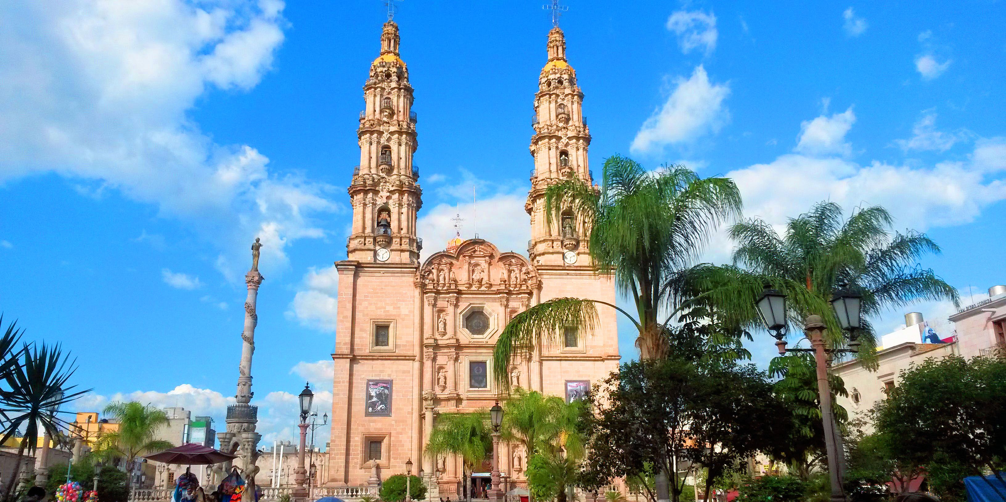 #architecturalphotography The beautiful church of San Juan de los Lagos!!!!...