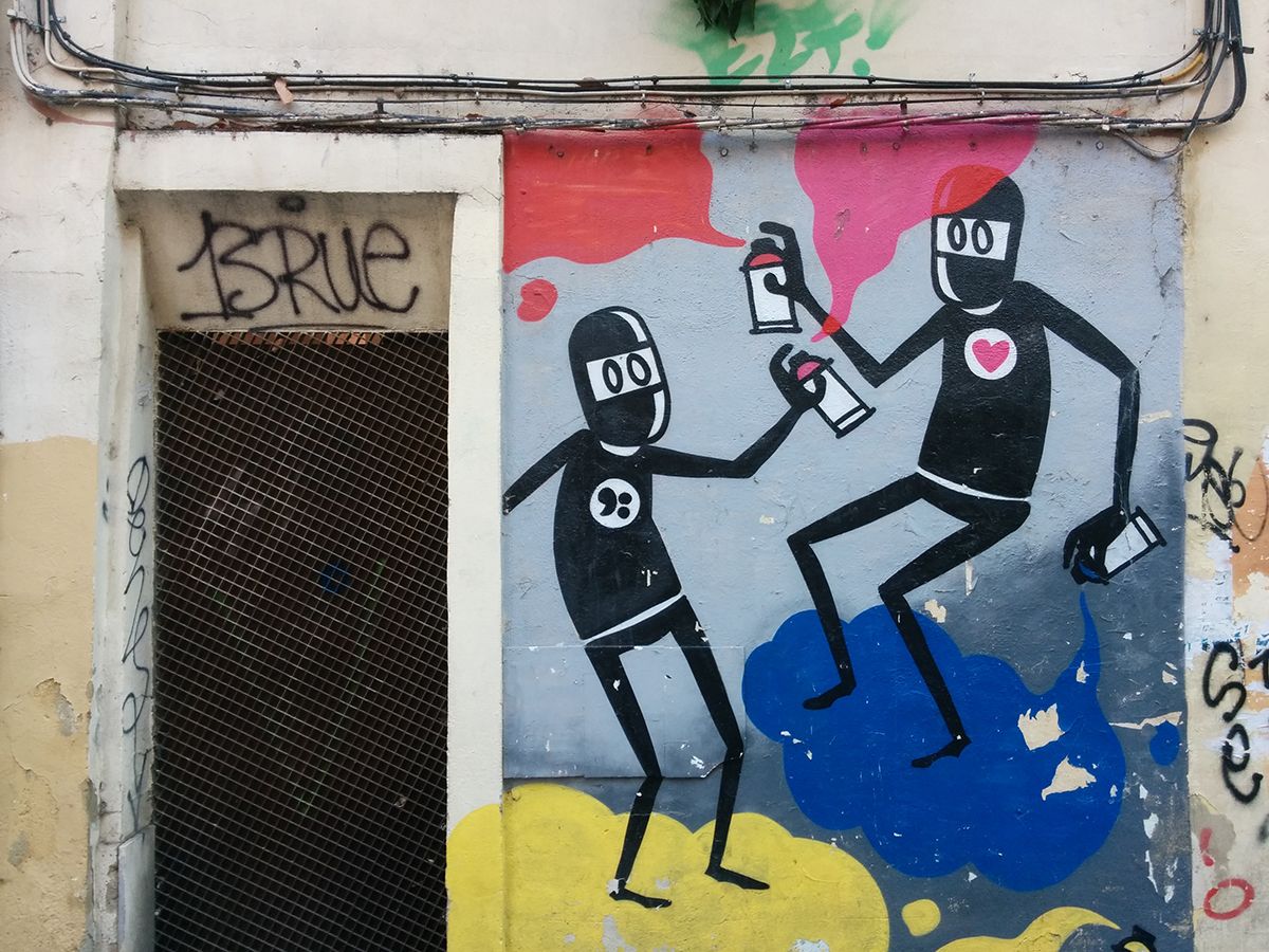 graffiti-valencia-spain-ninja-extraterrestre-love-amor-steemit-trenz (7).jpg