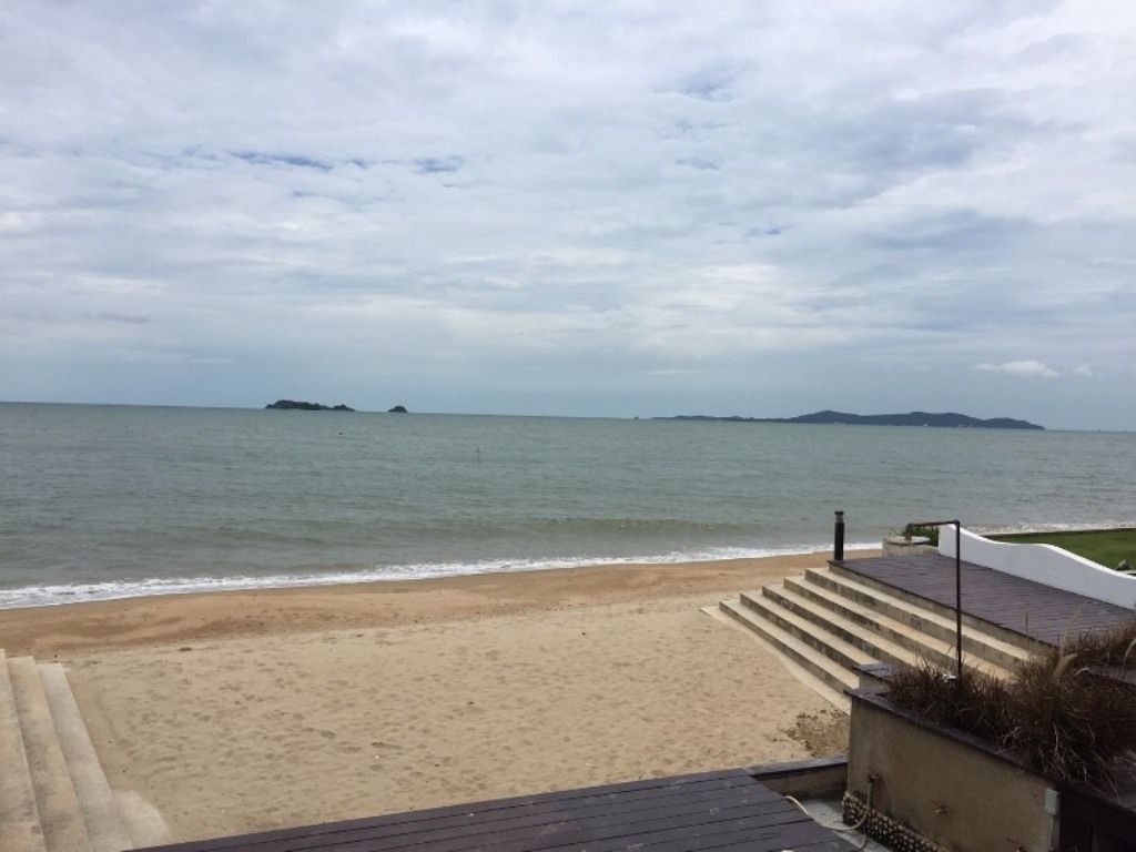 rayong beach2.jpg