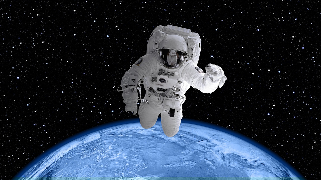 space-suit-2539247_1280.jpg