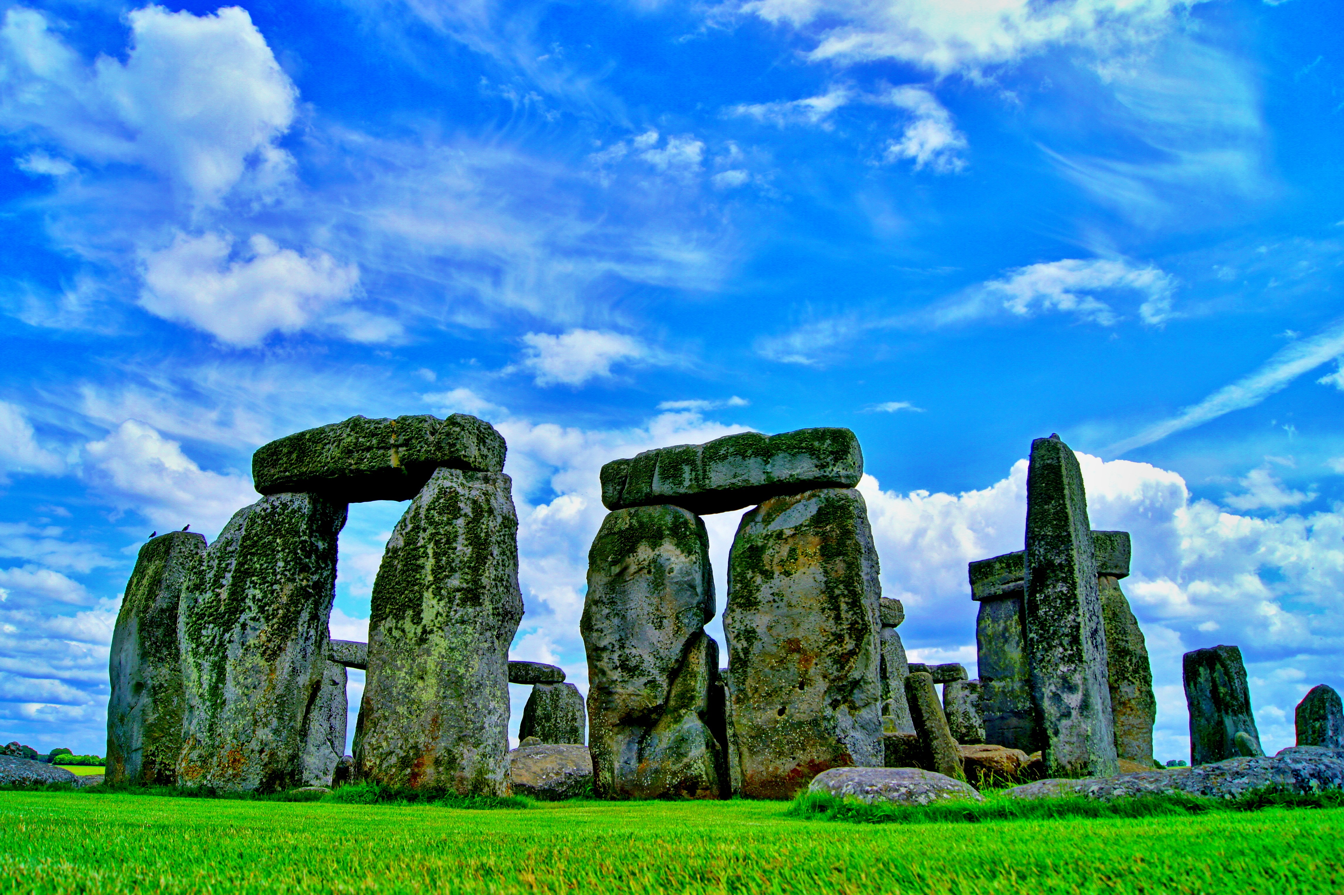 stonehenge-101801.jpg