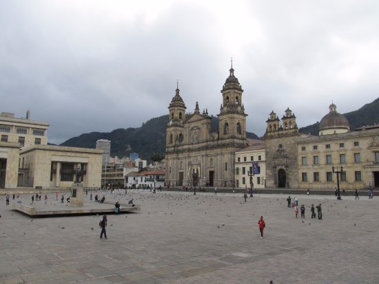 plaza-de-bolivar-bogota.jpg