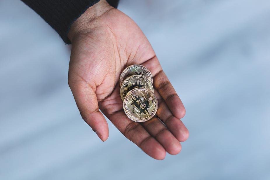 handful-of-bitcoin-cryptocurrency_925x.jpg