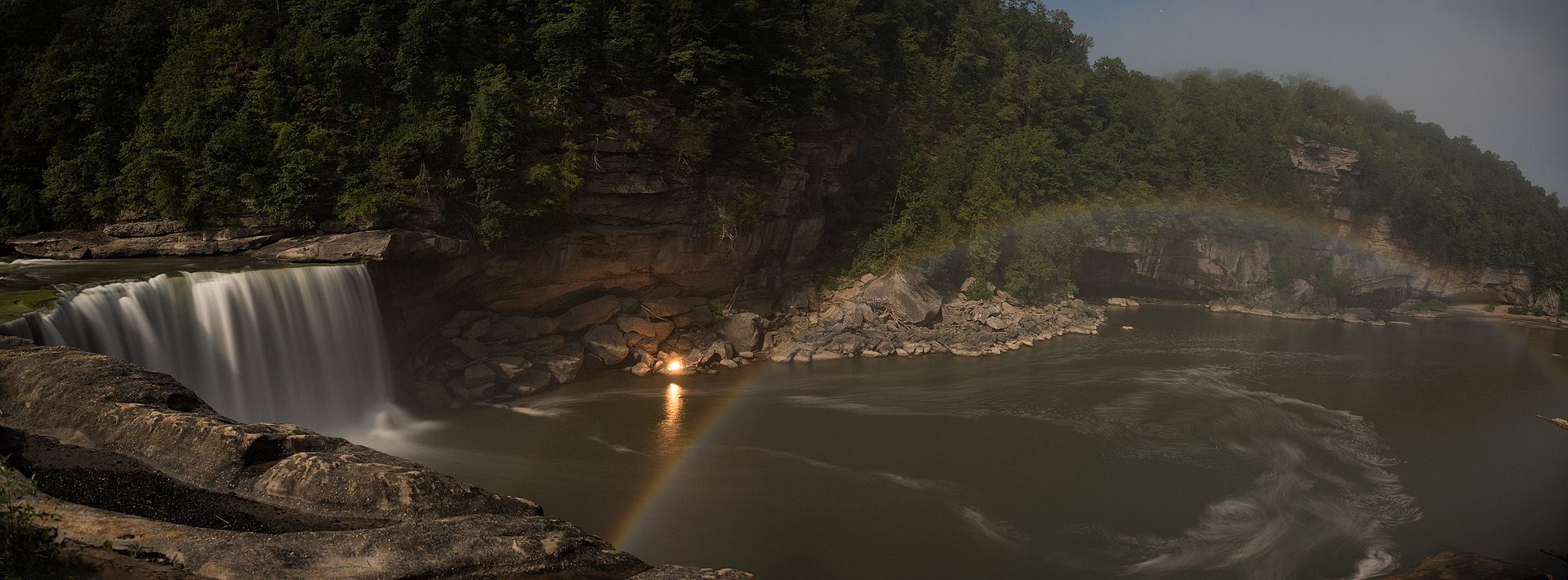 Cumberland_Falls_Moonbow_panarama.jpg