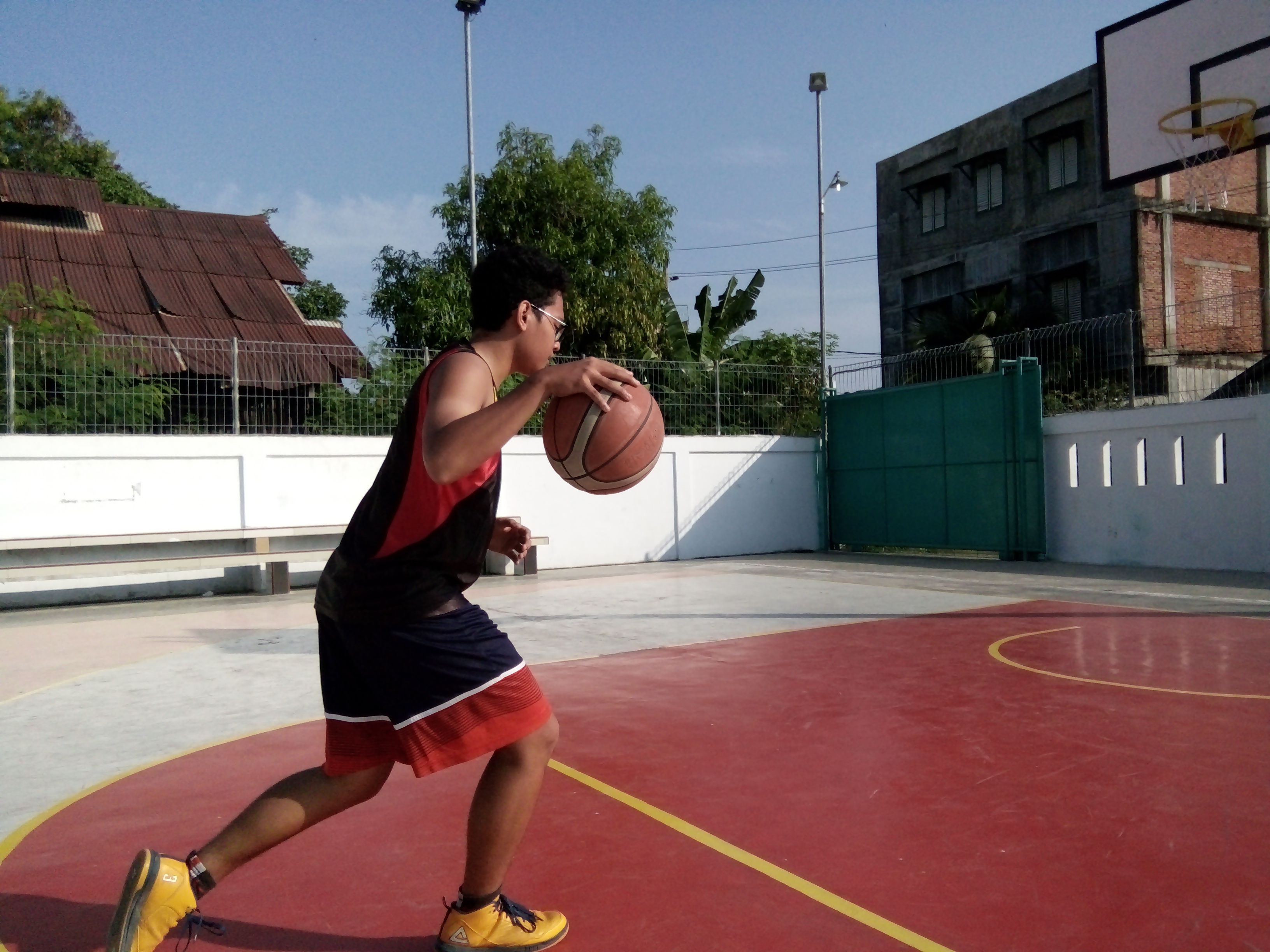 Watch How to Do a Euro Step Layup (Basketball) video Watch How to Do a Euro Step Layup (Basketball) video