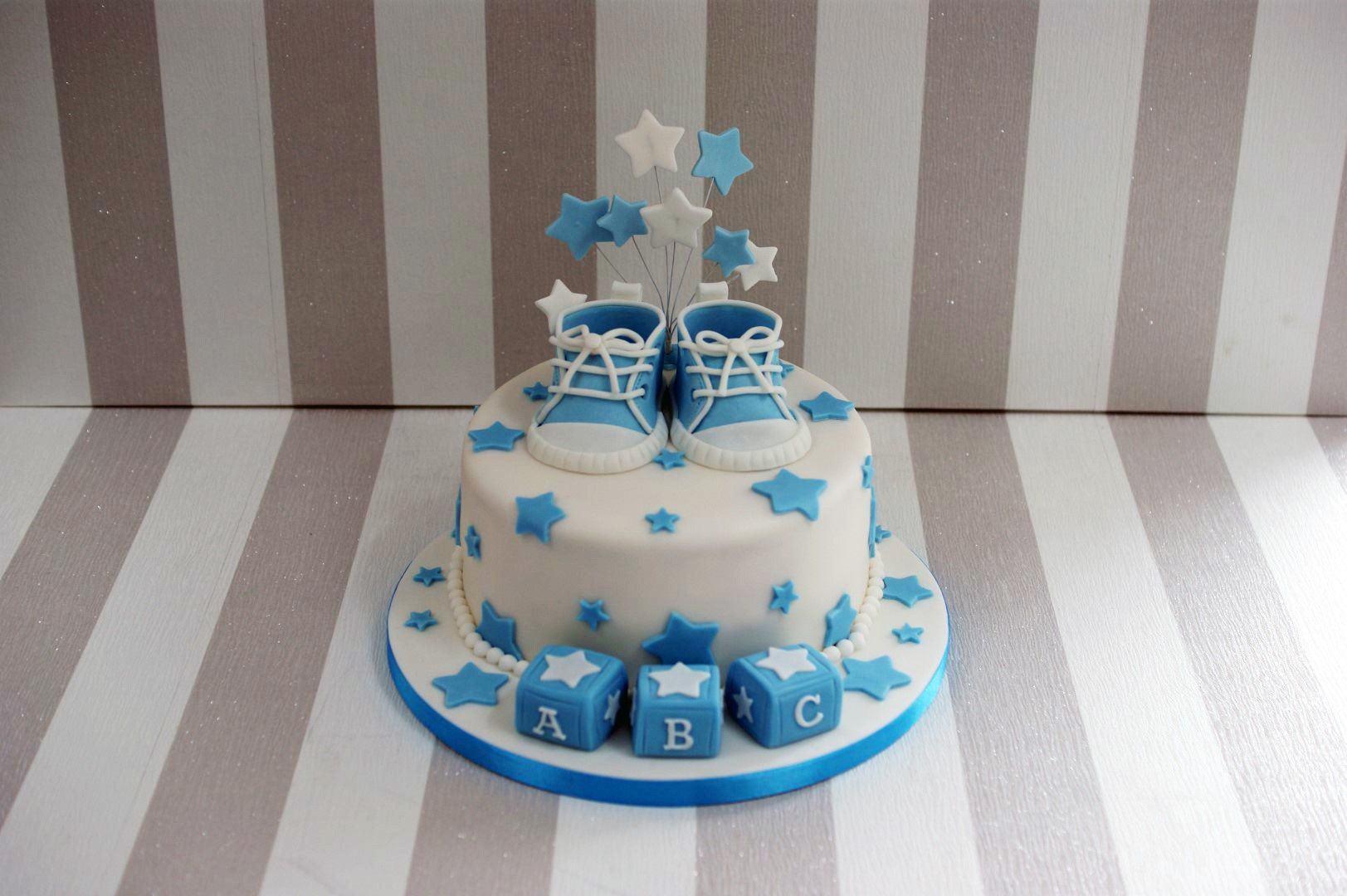 boys-baby-shower-cake-with-cupcakes-4.jpg