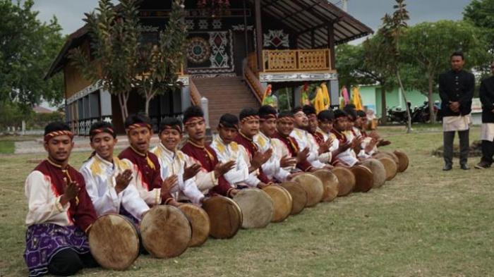 tari-seudati-di-taman-pekan-kebudayaan-aceh-pka-banda-aceh-selasa-20102015_20160826_162115.jpg