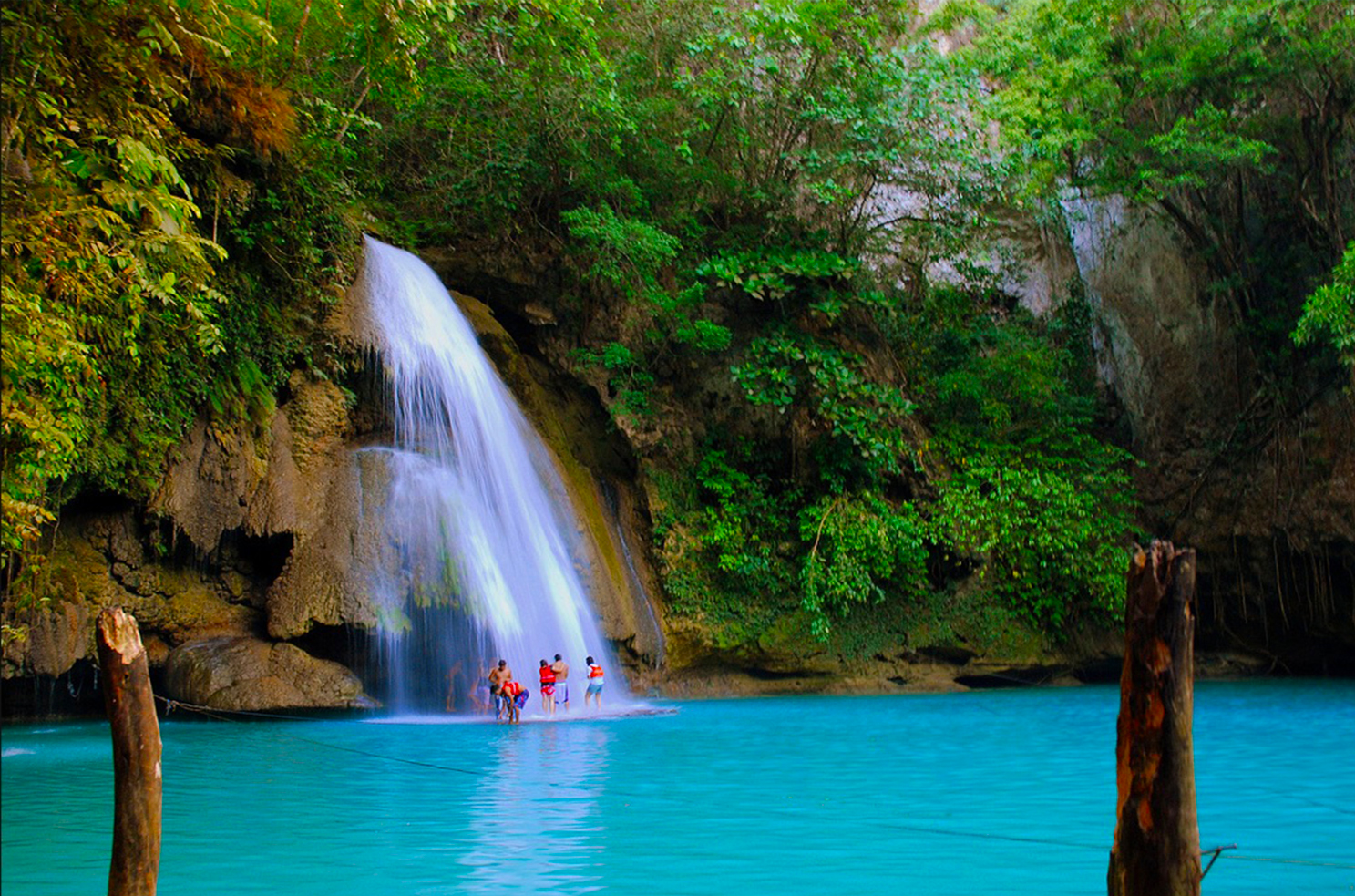 kawasan-falls.jpg