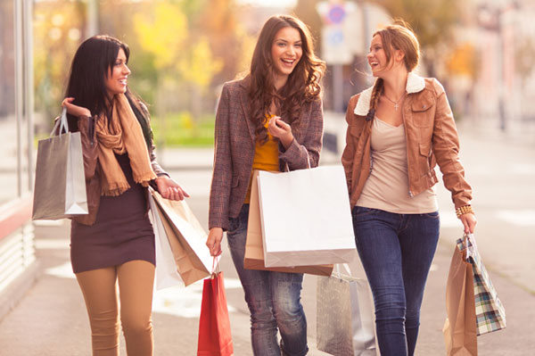 female-friends-shopping-together_rwm43i.jpg