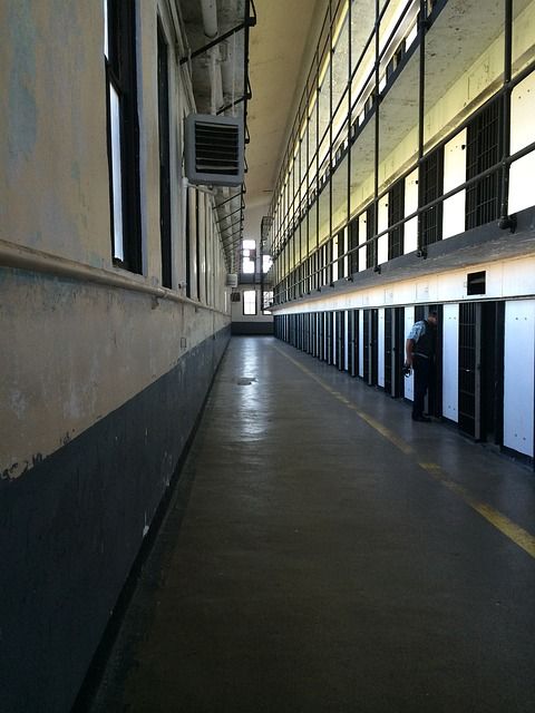 prison-598851_640.jpg