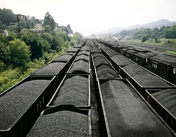 1980s-coal-trains-picture-id681573701.jpg