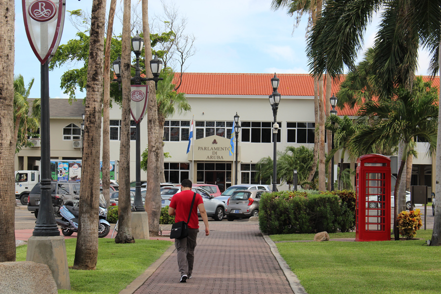 Parlamento-de-Aruba.jpg