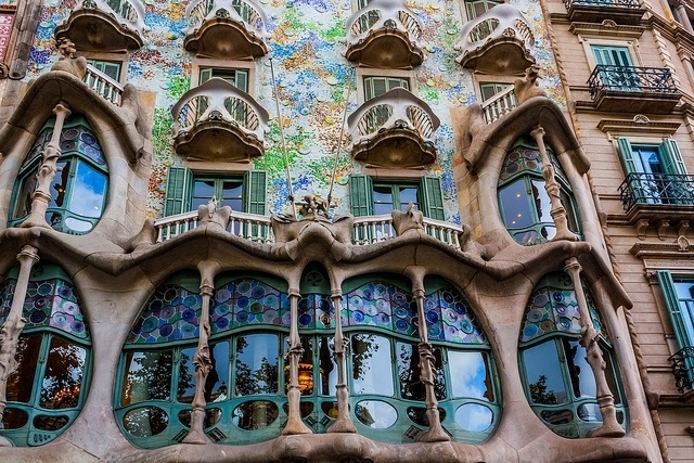 art-nouveau-antoni-gaudi-casa-batlo-photo-shaun-dunmall.jpg