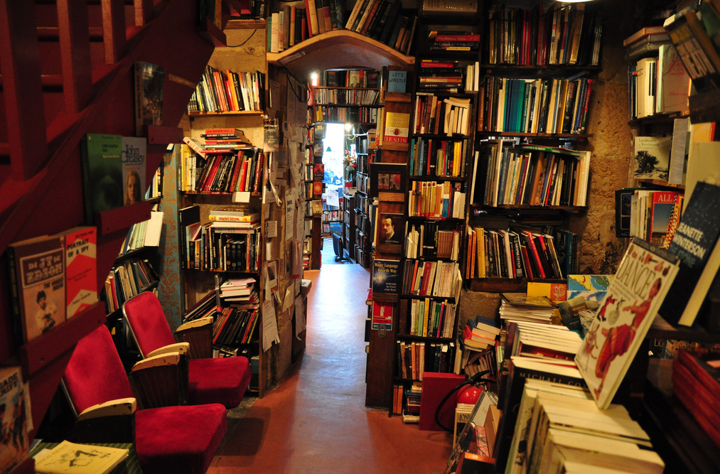 Inside-Shakespeare-and-Co-Paris-Bookshop1.jpg