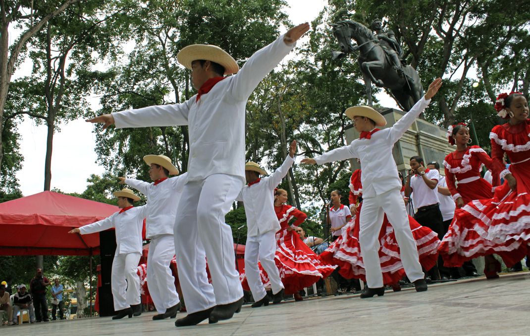 Actos culturales Bicentenario (2).JPG