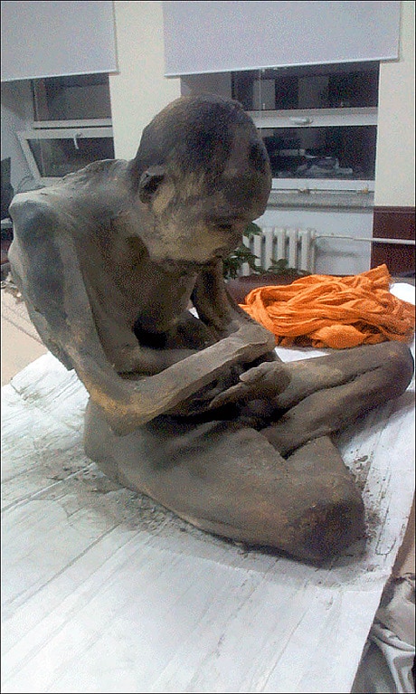 _Mummified_monk-mu_3210695c.jpg