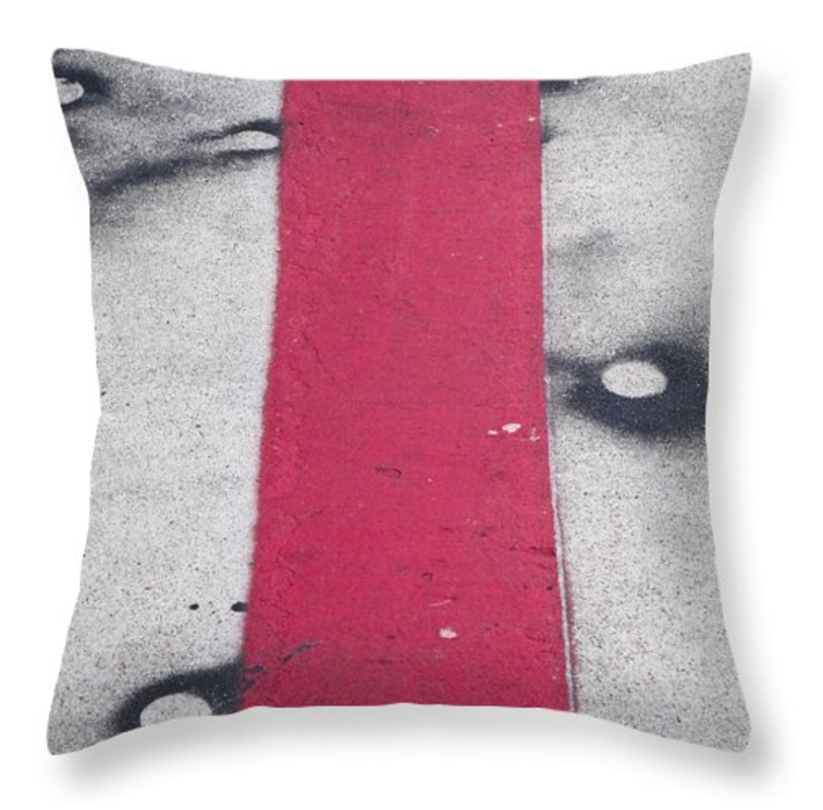 Red line pillow fitinfun.PNG