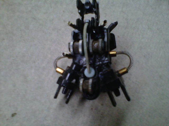 robot-iron-man-mengagumkan-dari-korek-api-gas-6-640x480.jpeg
