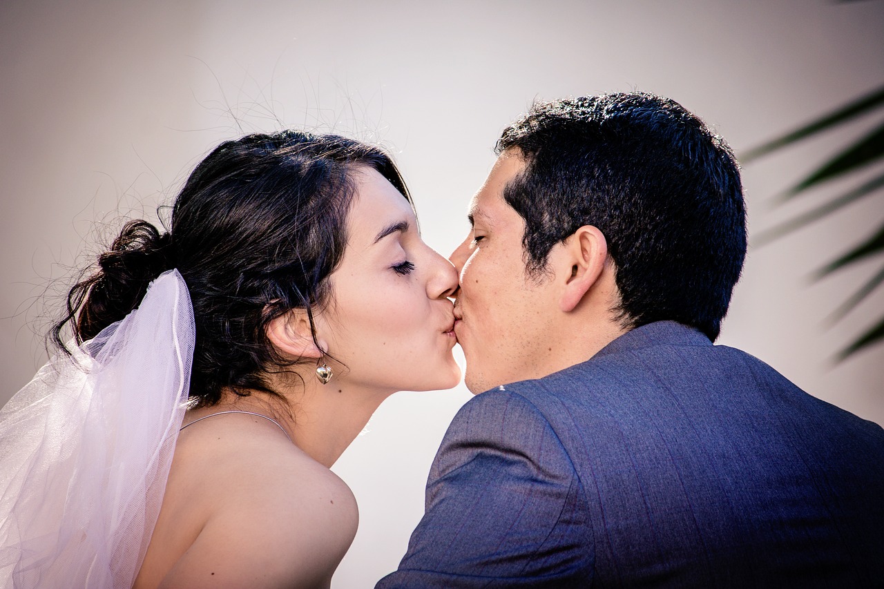 Kisses between a husband and wife in a romantic-love kiss — Steemit