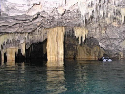 diros_caves_in_greece.jpg