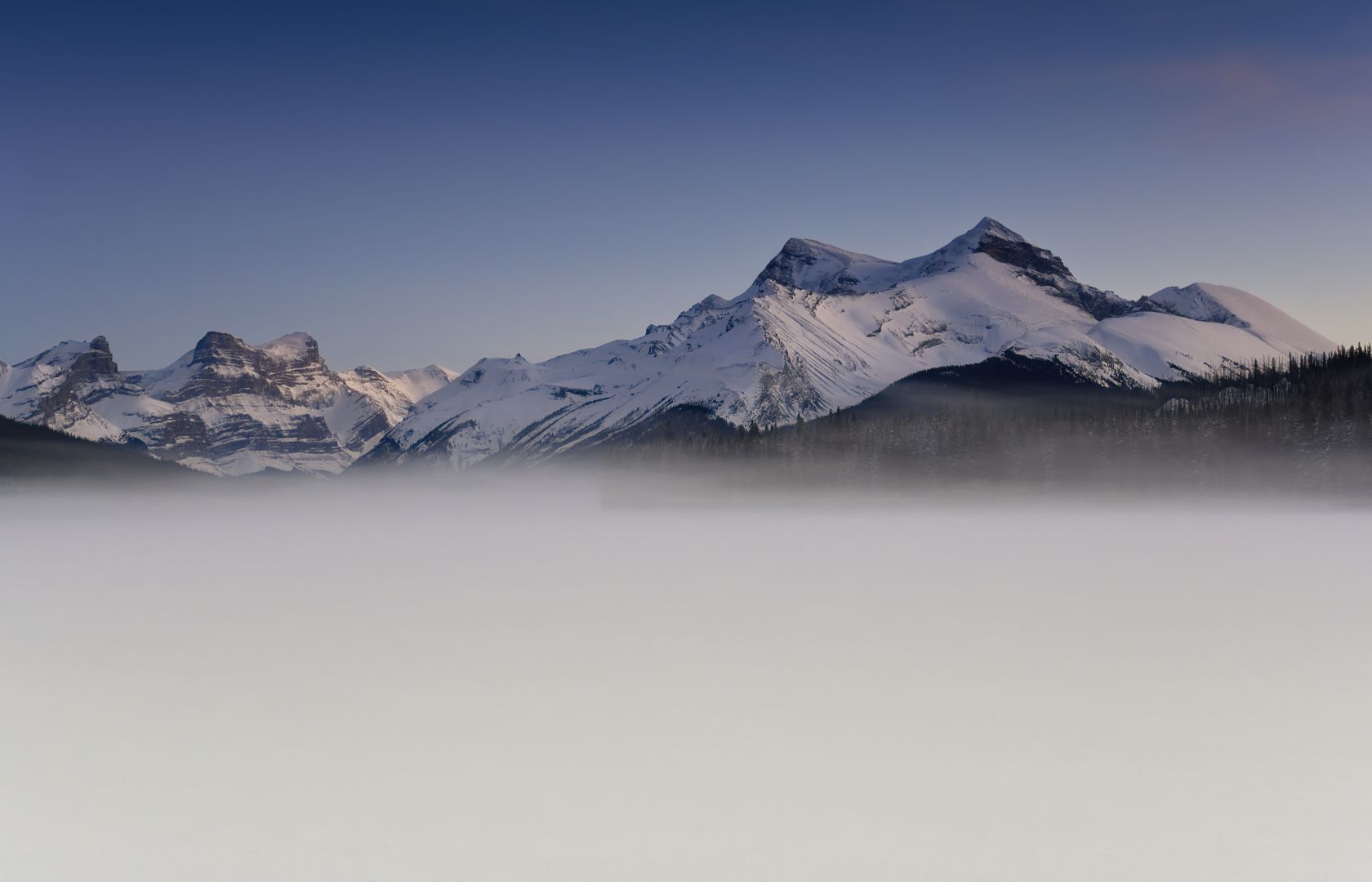 P1150205-foggy-maligne-lake-winter-1680.jpg