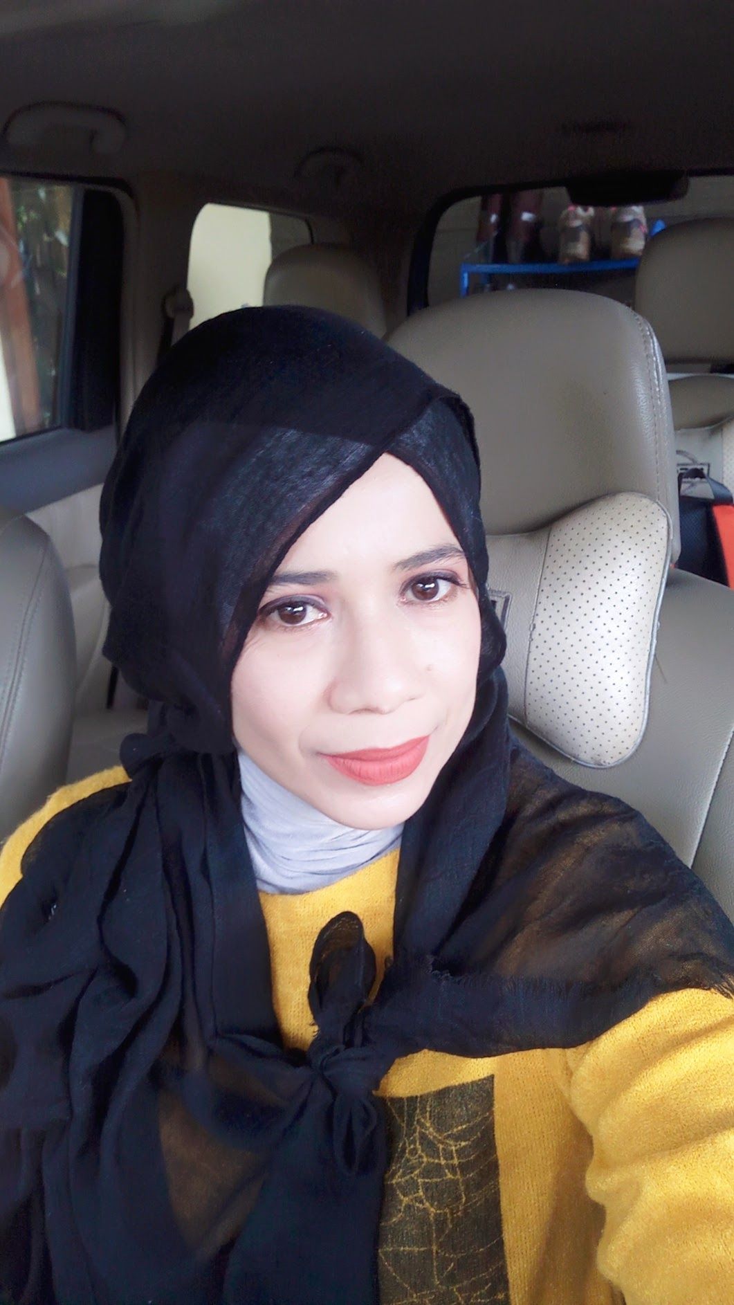 Al-Hijab HItam.jpg