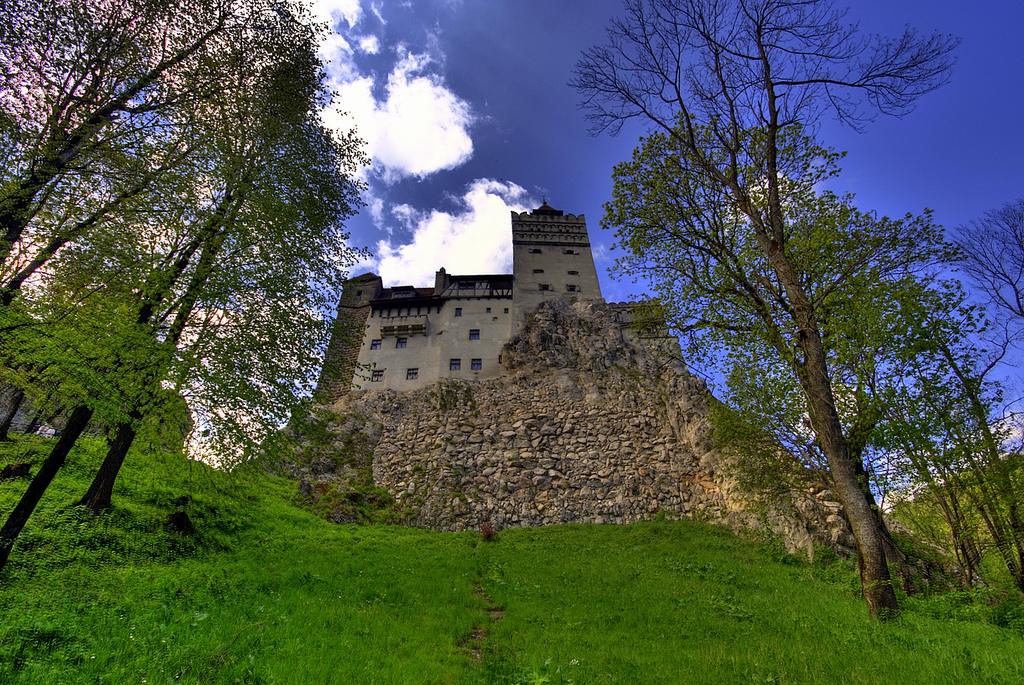 Румынский город слывущий родиной дракулы. Замок графа Дракулы в Румынии. Замок в Румынии в живописном местечке Бран.