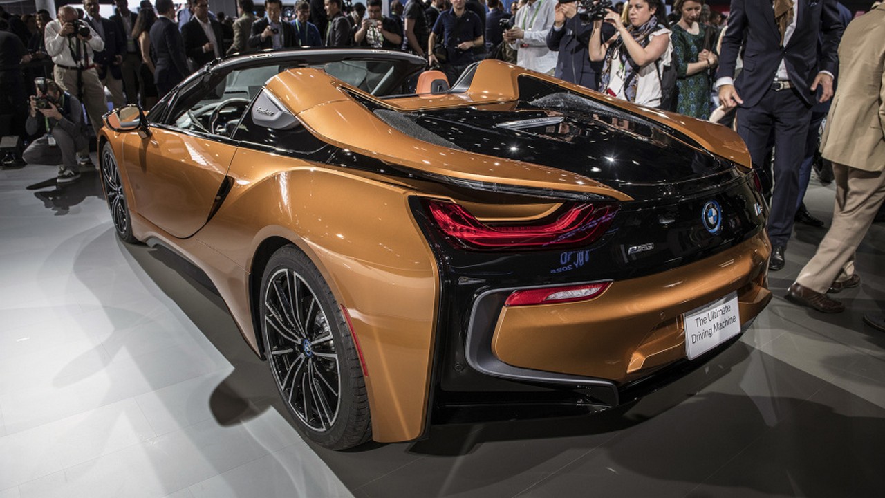 02-2019-bmw-i8-roadster-la-1.jpg