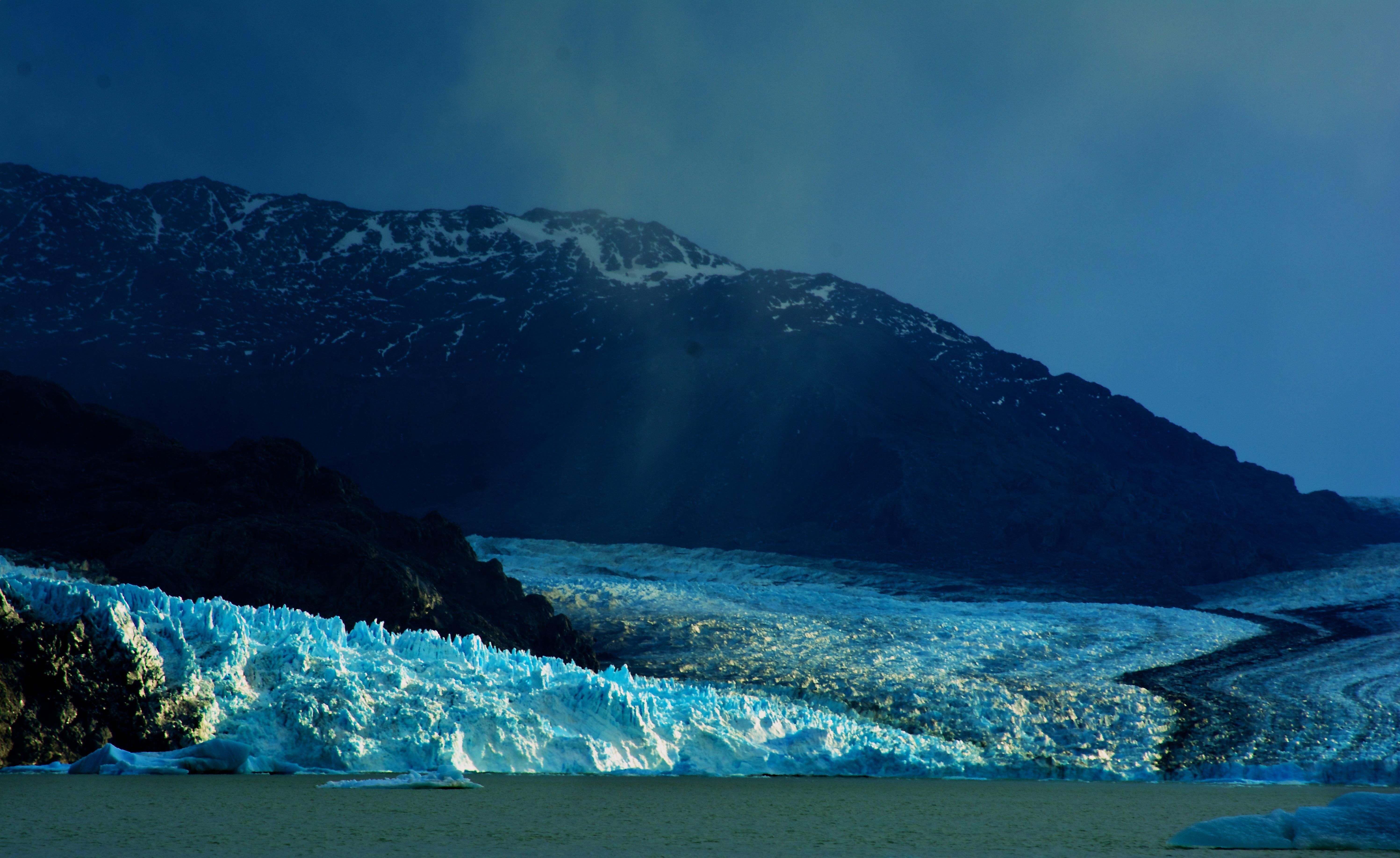 El Calafate Boat 9.jpg