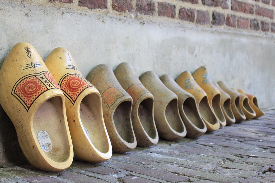 clogs-968486_960_720.jpg