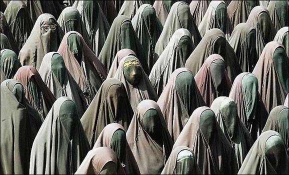 Muslim-Women-in-Burqa.jpg