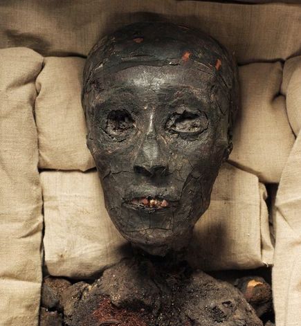 Tutankhamen-mummy.jpg