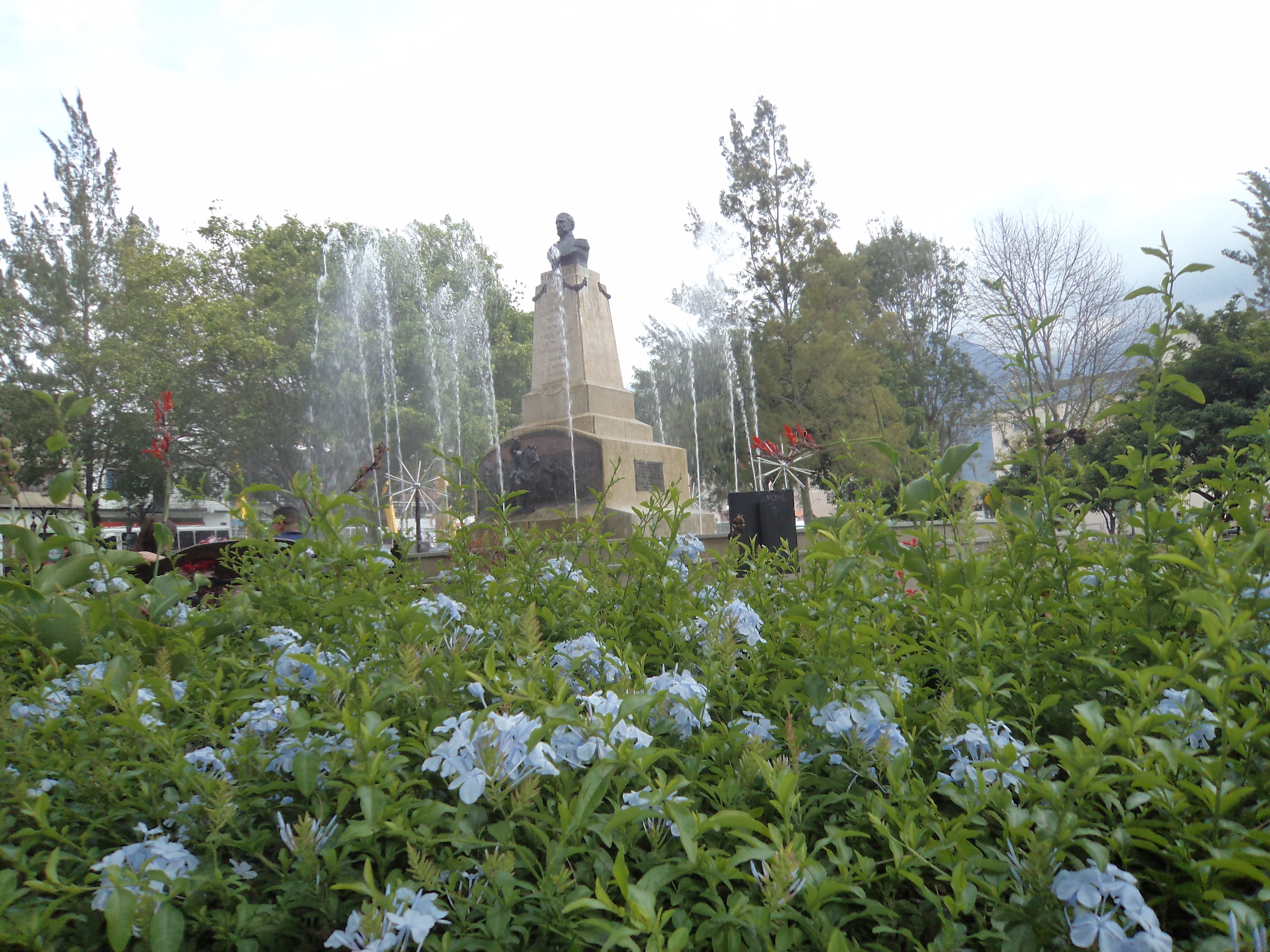 Plaza_Glorias_Patrias._Mérida..JPG