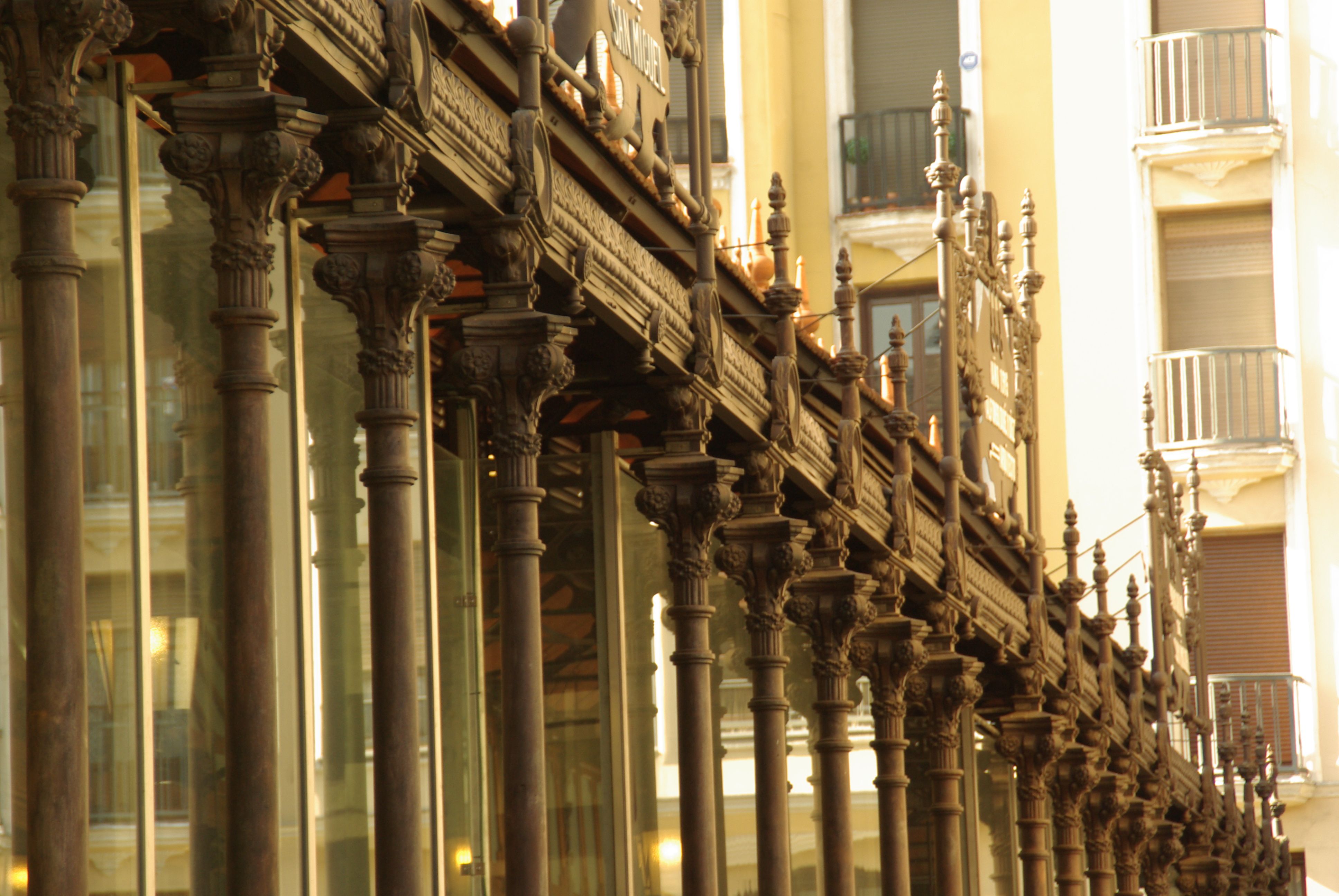 ®_MADRID_E.S.U._ARTECTURA-MERCADO_DE_SAN_MIGUEL_-_panoramio_-_Concepcion_AMAT_ORTA…_(2).jpg