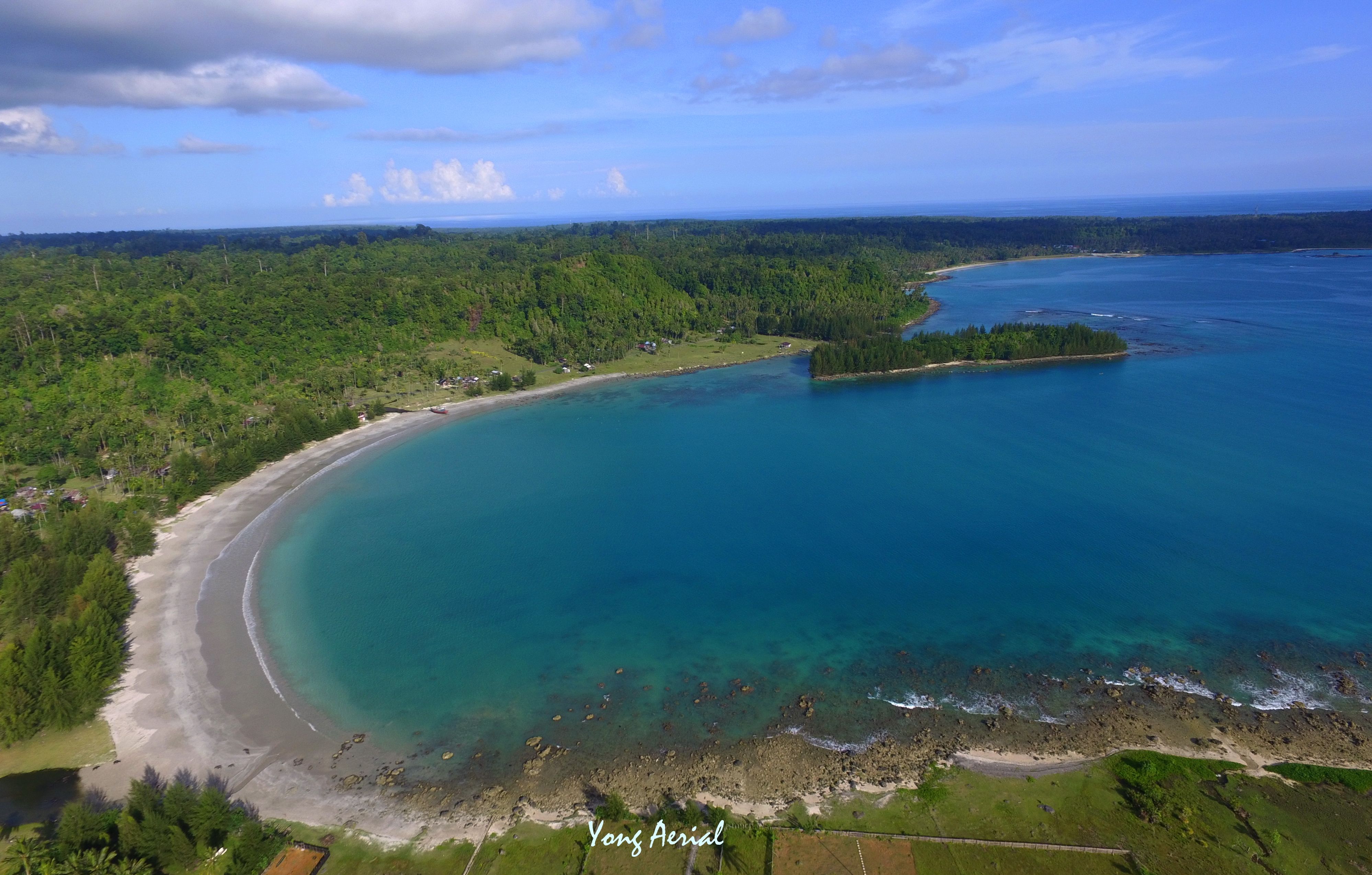 pantai simeulue.jpg