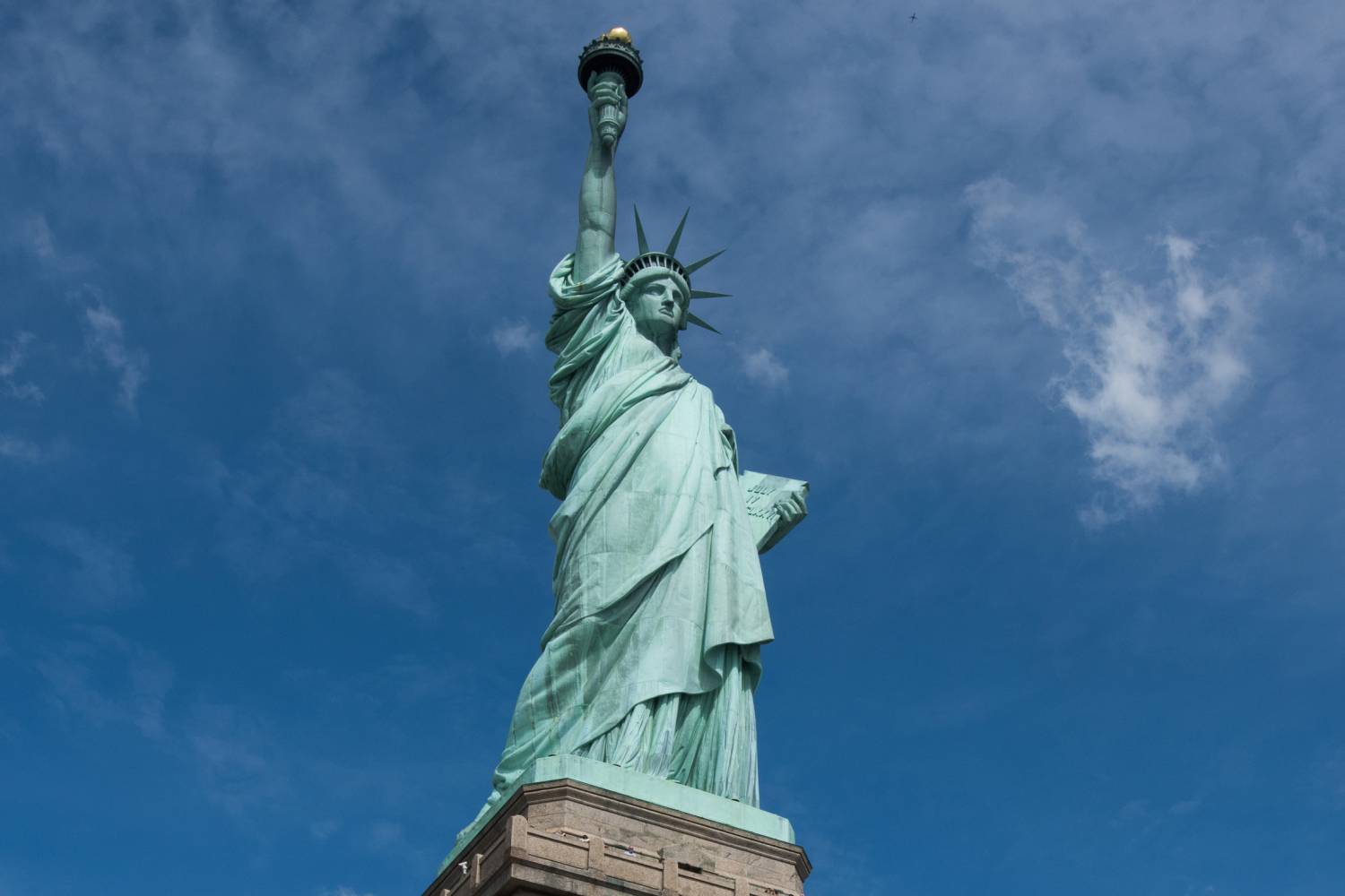 Какая статуя свободы. Статуя свободы (Statue of Liberty).. Статуя свободы Эйфель Бартольди. Статуя свободы - подарок Франции Америке. Статуя свободы, авторы Эйфель, Бартольди.