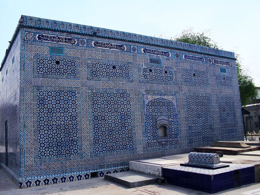 1024px-Tomb_of_Shah_Yousuf_Gardezi_Multan.jpg