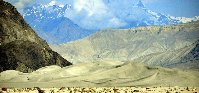 Cold-desert-at-Skardu.jpg